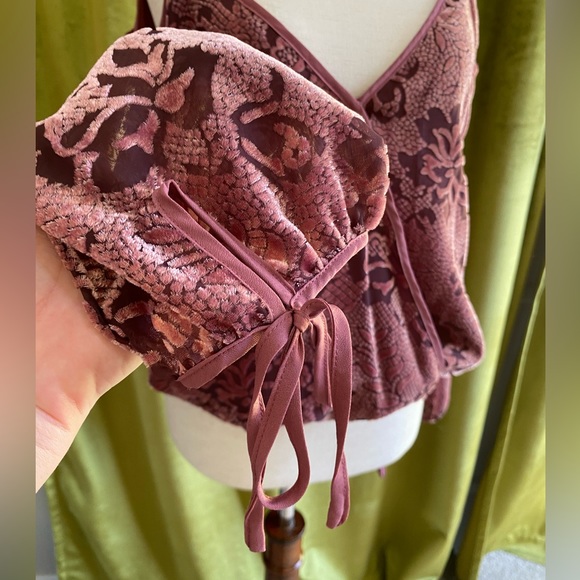 Guess Brand Renaissance Inspired Velvet Blouse, Floral, Purple, Cold Shoulder - Picture 4 of 17